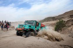 Na Dakaru je, sa svim svojim kamionima, crtu na cilju preÅ¡la samo ekipa De Rooy sa Goodyear-ovim teretnim pneumaticima
